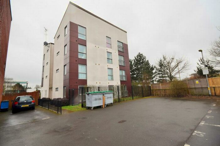 3 Bedroom Apartment To Rent In Aviation Ave, Hatfield, AL10