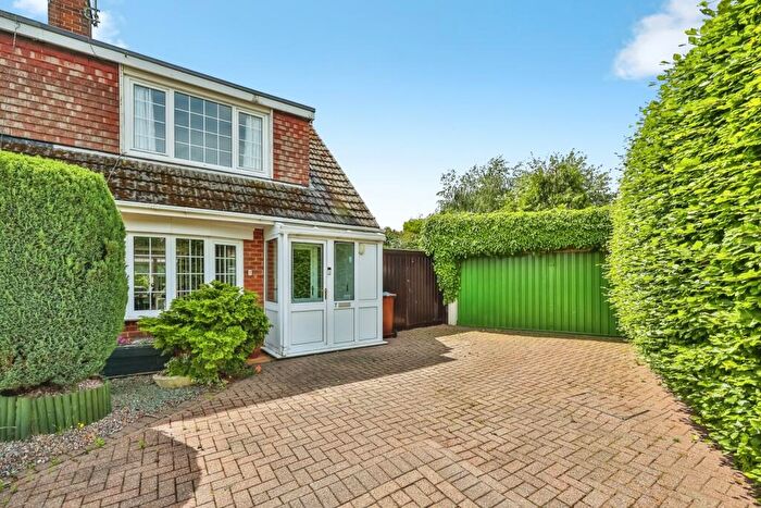 3 Bedroom Semi Detached House For Sale In Gisburn Close, Silverdale, Nottingham, NG11