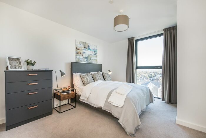 2 Bedroom Flat To Rent In Sutton Court Road, Sutton, SM1