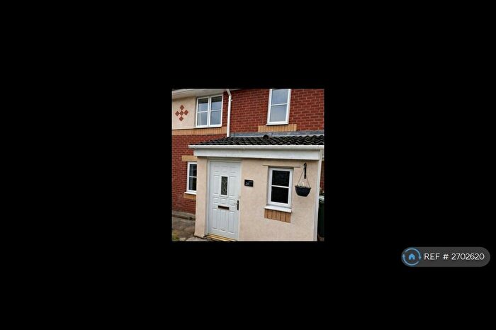 3 Bedroom Semi-Detached House To Rent In Wayfarers Drive, Manchester, M29