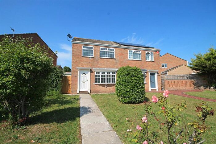 3 Bedroom Semi-Detached House To Rent In Riverside Way, Hanham, Bristol, BS15