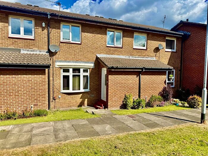 3 Bedroom Terraced House For Sale In Jedburgh Close, Gateshead, NE8