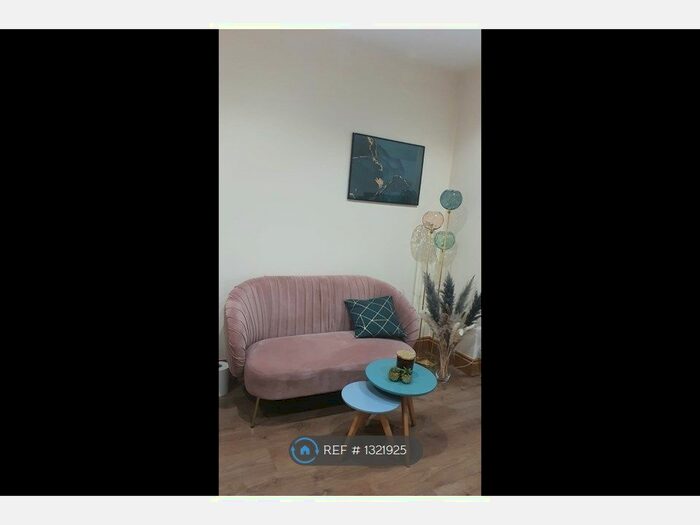 1 Bedroom Flat To Rent In Pen-Y-Lan Road, Cardiff, CF23