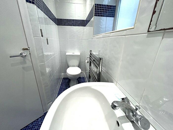 2 Bedroom Apartment To Rent In Grosvenor Road, Wanstead, London, E11