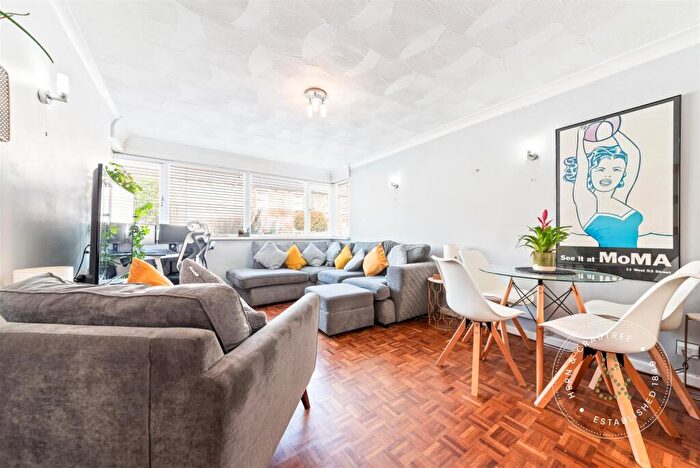 1 Bedroom Flat For Sale In Lindway Court, Conybeare Road, Victoria Park, Cardiff, CF5