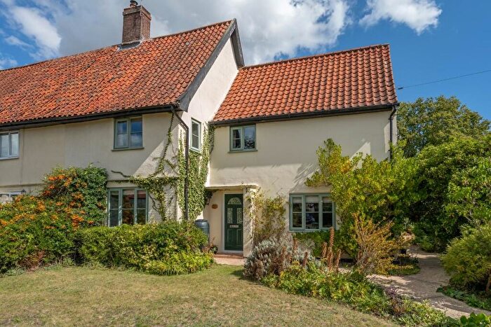 4 Bedroom Semi-Detached House For Sale In Honingham, NR9