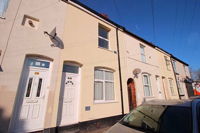 3 Bedroom Terraced House To Rent In Lewis Street, Walsall, WS2