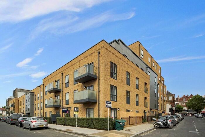 2 Bedroom Flat To Rent In Blairderry Road, London, SW2