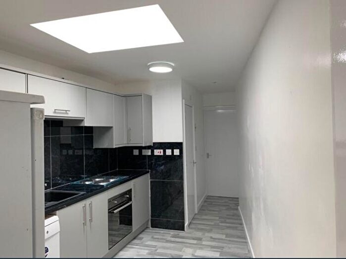 1 Bedroom Flat To Rent In Halfway Avenue, Luton, Bedfordshire, LU4