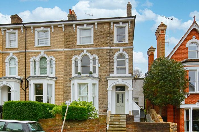 1 Bedroom Flat To Rent In Montague Road, Richmond, TW10