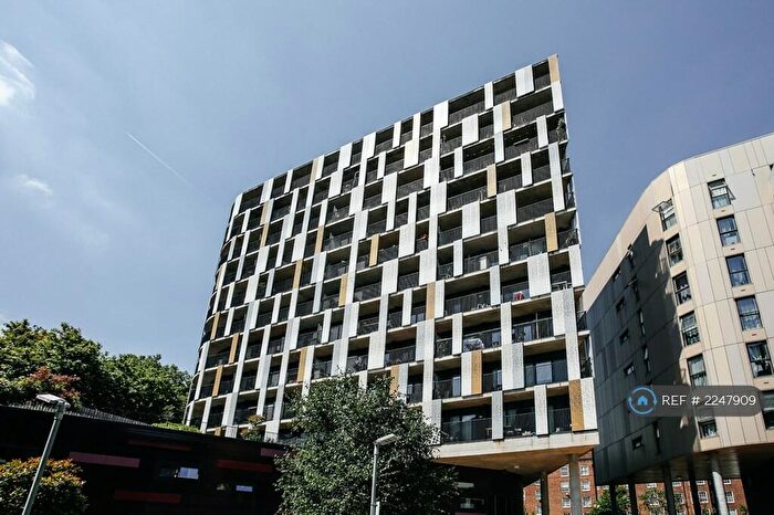 2 Bedroom Flat To Rent In Atkins Square, London, E8