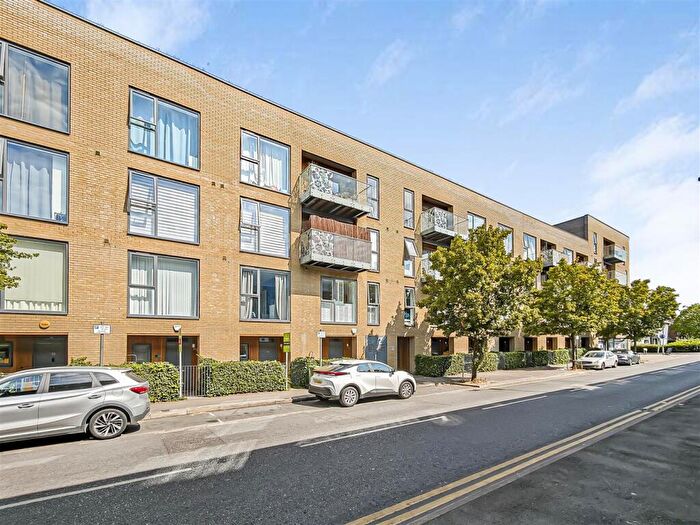 2 Bedroom Apartment To Rent In Furrow House, Hickman Avenue, Highams Park, E4