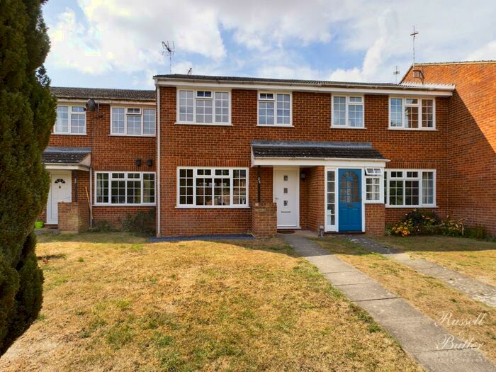3 Bedroom Terraced House To Rent In Otters Brook, Buckingham, Buckinghamshire, MK18