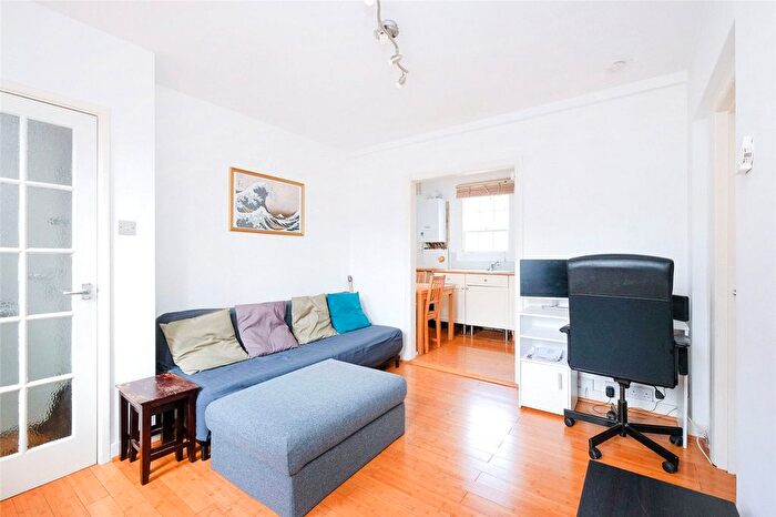 1 Bedroom Flat To Rent In Rawstorne Street, London, EC1V