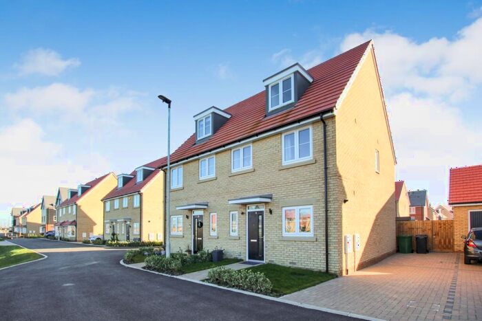 4 Bedroom Semi-Detached House To Rent In Donalds Grove, Hampton Heights, Peterborough, PE7