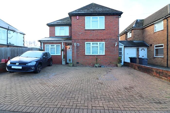 5 Bedroom Detached House For Sale In Marston Gardens, Luton, Bedfordshire, LU2