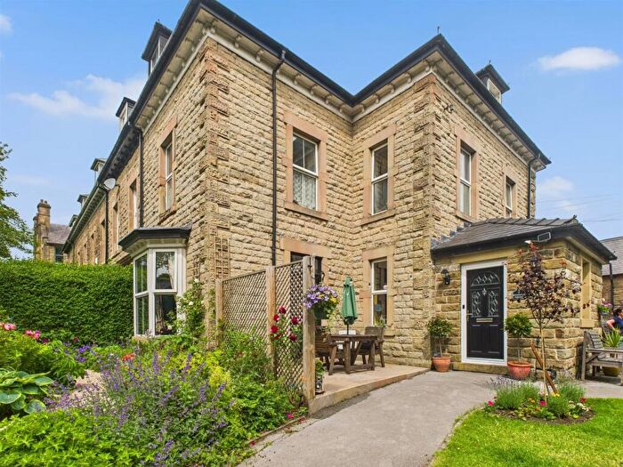 6 Bedroom End Of Terrace House For Sale In Hardwick Square South, Buxton, SK17