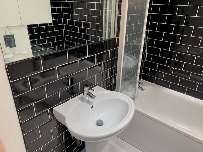 2 Bedroom Flat To Rent In Groveside Close, Carshalton, SM5