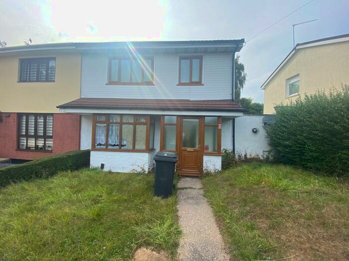 3 Bedroom House To Rent In Laburnum Close, The Mayfields, Redditch, B98