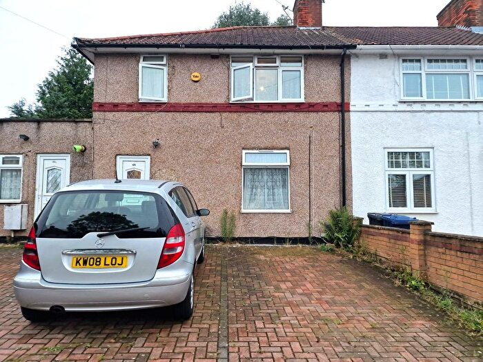 3 Bedroom Terraced House To Rent In Wenlock Road, Edgware, HA8