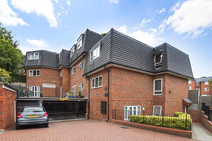 2 Bedroom Flat To Rent In Hospital Hill, Chesham, HP5