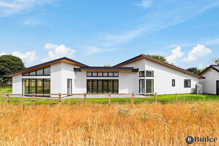 4 Bedroom Detached Bungalow For Sale In Grange Road, Blunham, Bedford, MK44