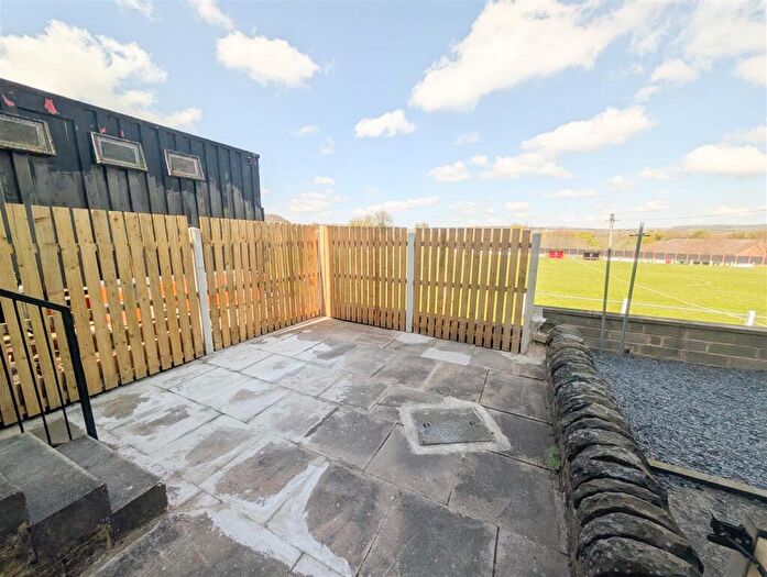 2 Bedroom End Of Terrace House To Rent In Cross Lane, Huddersfield, HD4