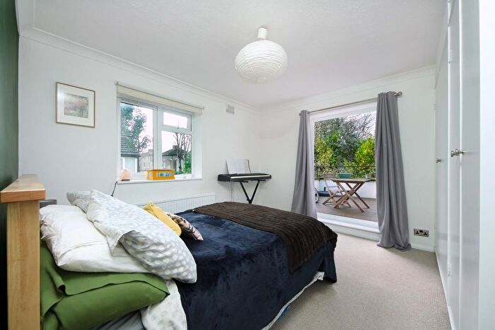 1 Bedroom Flat For Sale In The Avenue, W13