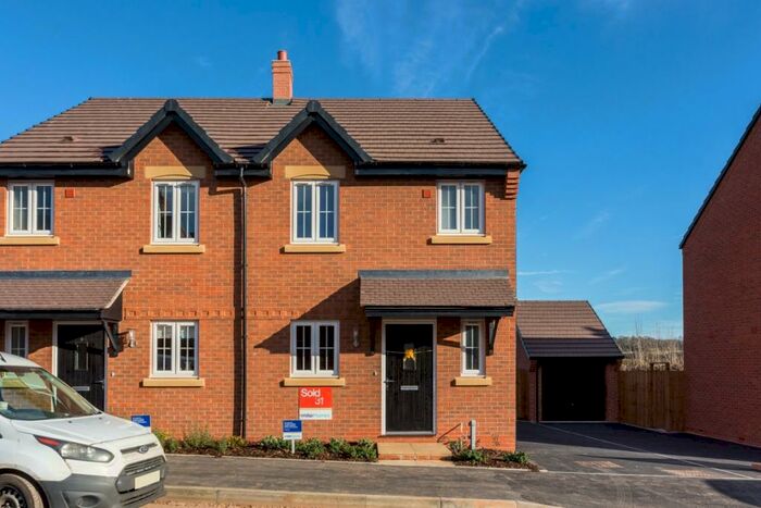 3 Bedroom Semi-Detached House To Rent In Stratford Upon Avon, Warwickshire, CV37