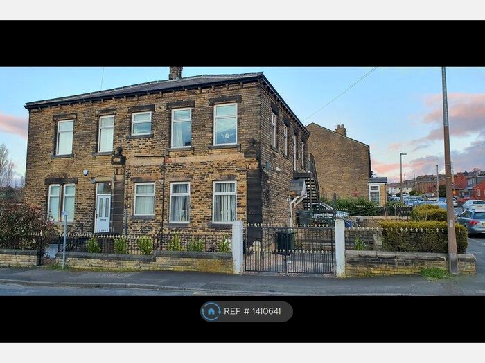 3 Bedroom Terraced House To Rent In Grove Road, Heckmondwike, WF16