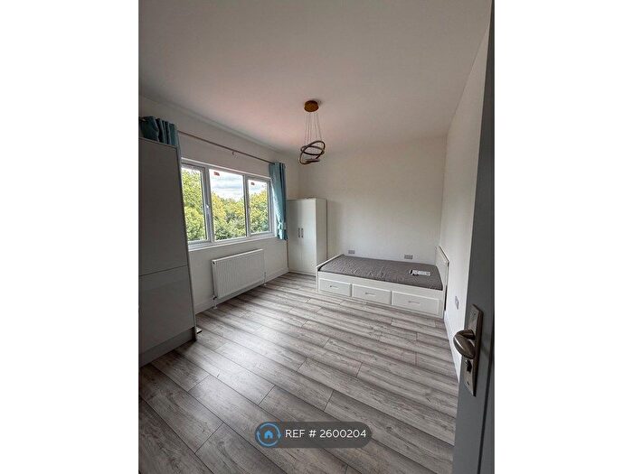 Studio To Rent In Fairfield Crescent, Edgware, HA8