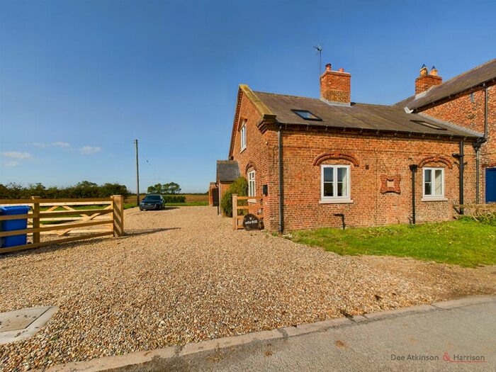 3 Bedroom Semi-Detached House To Rent In Rise, HU11
