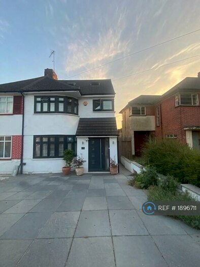 4 Bedroom Semi-Detached House To Rent In Hampden Way, London, N14