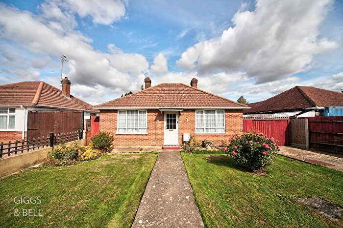 2 Bedroom Detached Bungalow For Sale In Wigmore Lane, Luton, Bedfordshire, LU2