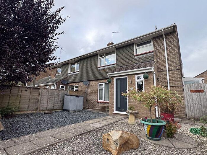 3 Bedroom Semi-Detached House For Sale In Northmoor Way, Wareham, BH20