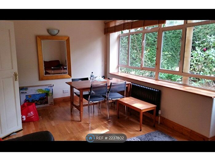 3 Bedroom Flat To Rent In Johnsons Place, London, SW1V