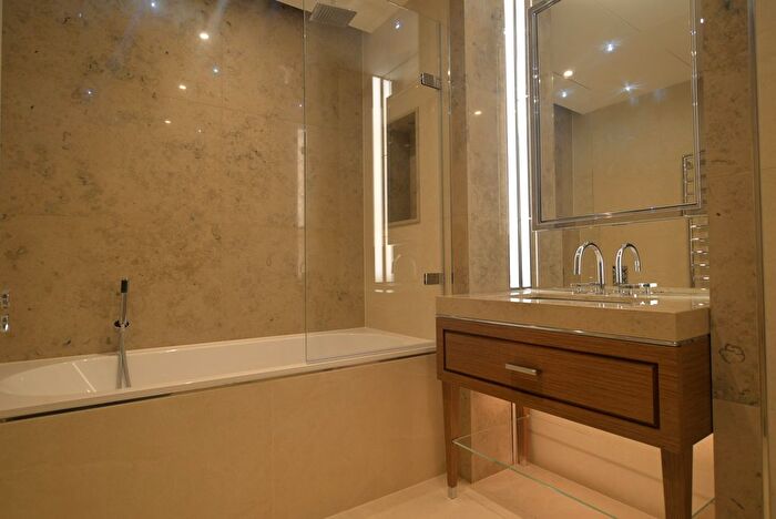 1 Bedroom Flat To Rent In Arundel Street, London, WC2R