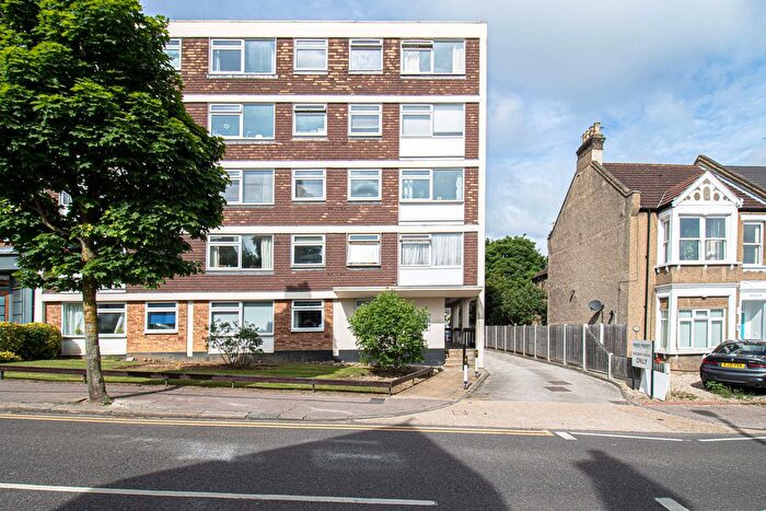 2 Bedroom Flat For Sale In Elm Road, Leigh-On-Sea, SS9