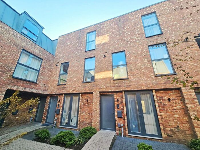 4 Bedroom Town House To Rent In Wells Walk, London, E7