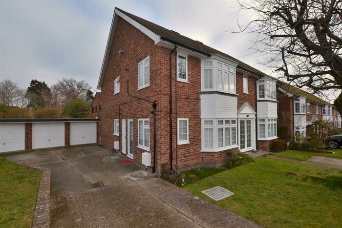 1 Bedroom Apartment To Rent In Cranbrook Court, Fleet, GU51