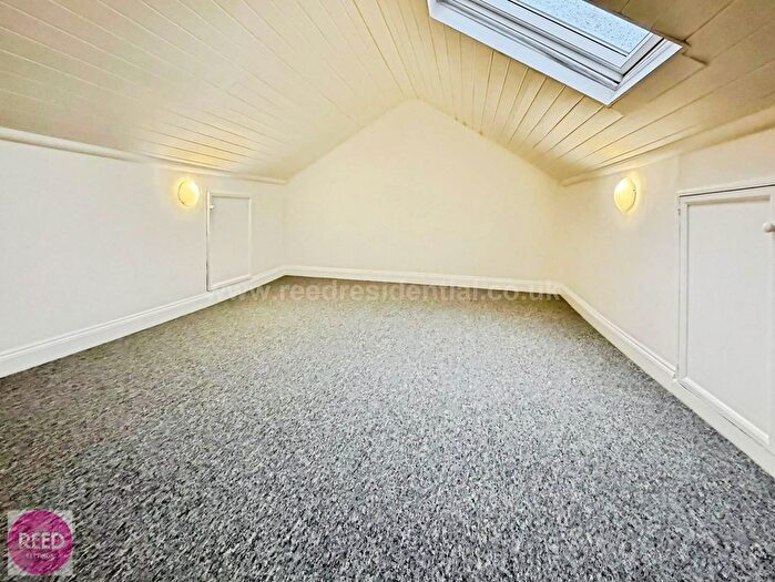 2 Bedroom Maisonette For Sale In Brightwell Avenue, Westcliff On Sea, SS0