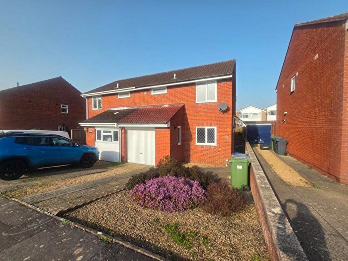 3 Bedroom Semi-Detached House To Rent In Mendip Close, Melksham, SN12