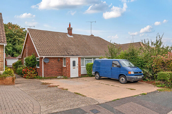 3 Bedroom Semi-Detached House For Sale In Haven Close, Swanley, Kent, BR8