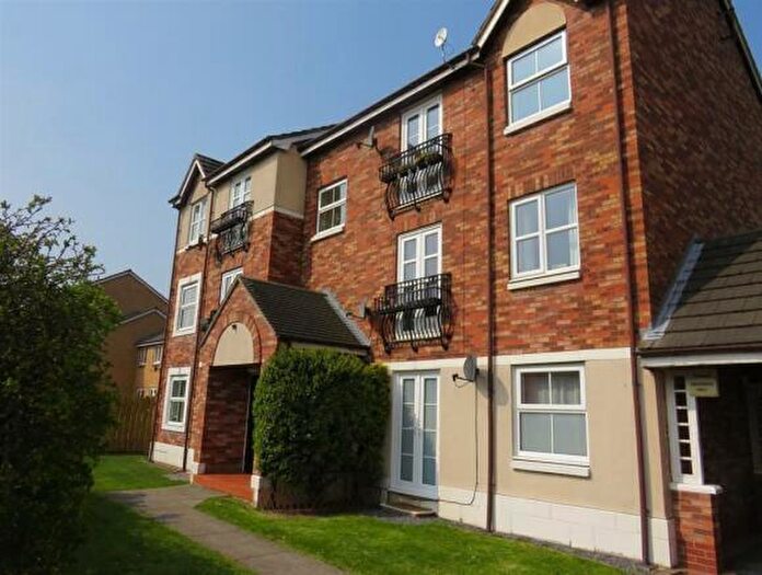 2 Bedroom Flat For Sale In Mallyan Close, Hull, HU8