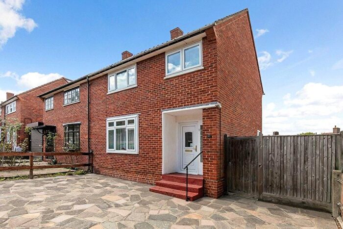 3 Bedroom End Of Terrace House To Rent In Hildenborough Gardens, Bromley, BR1