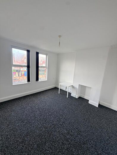2 Bedroom Apartment To Rent In Roundhay Road, Leeds, LS8