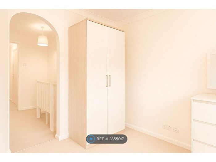 1 Bedroom Flat To Rent In Foxglove Way, Wallington, SM6