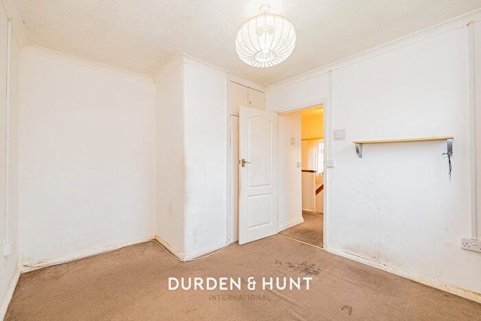 2 Bedroom End Of Terrace House For Sale In Goldingham Avenue, Loughton, IG10