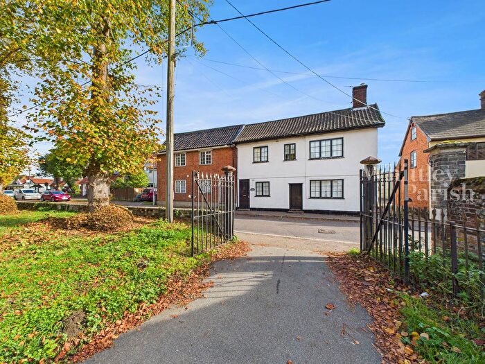 3 Bedroom Cottage For Sale In The Street, Dickleburgh, IP21