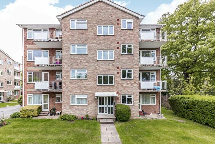1 Bedroom Flat To Rent In Elton Close, Hampton Wick, KT1